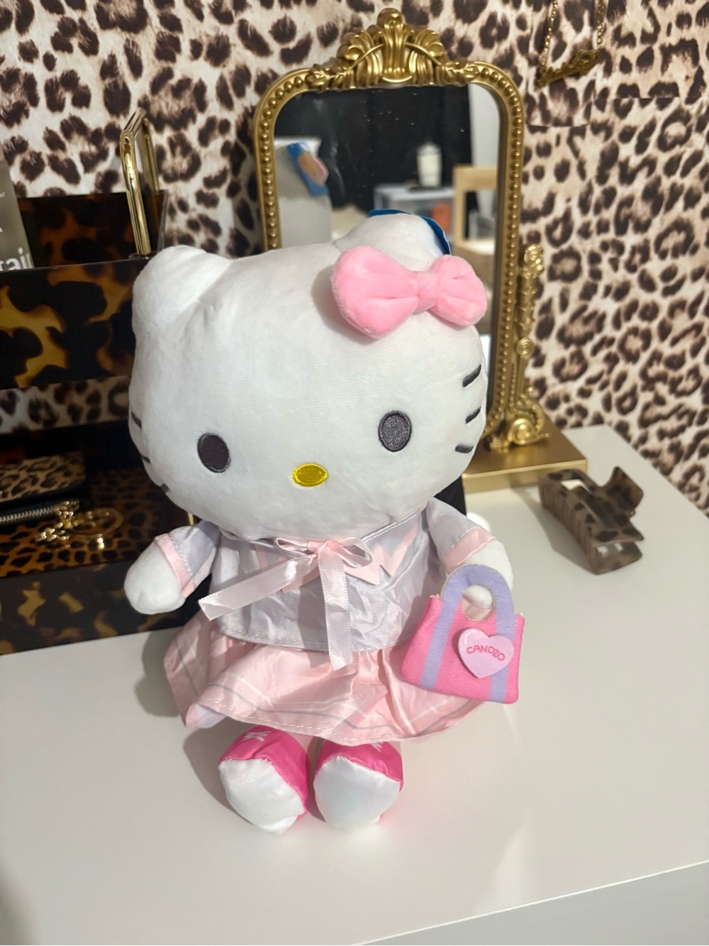 Hello Kitty with Pink Bow and Purse 🩷